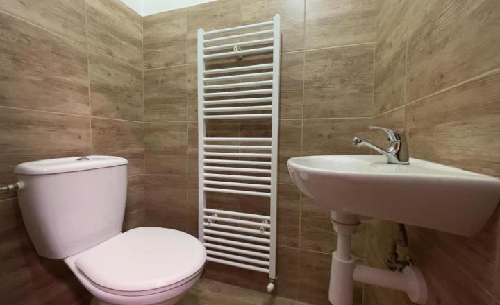 Prenájom, 40 m² priestoru v centre Nových Zámkov - fotografia 4