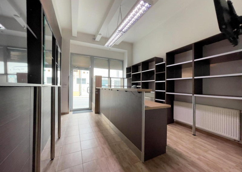 Prenájom, 40 m² priestoru v centre Nových Zámkov